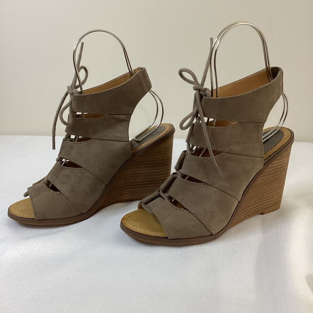 Melrose and Market Tan Lace-up Wedge Sandal Size 7.5